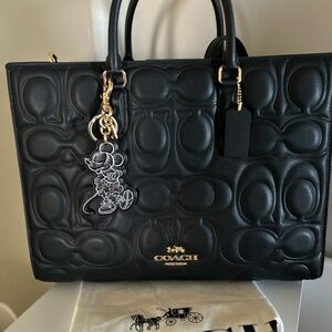 COACH Large Maggie Tote Bag In Signature LeatherFAST SHIPPING